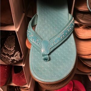 Vionic Teal Sandals with Cutout Design